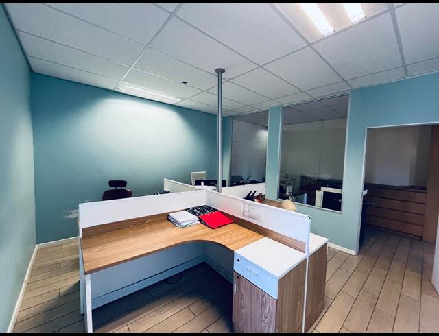210M² OFFICE FOR SALE IN FOURWAYS GARDENS